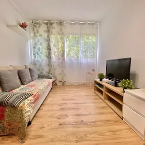 https://nice-flat-near-the-beach-and-parc-del-forum.topbarcelonahotels.com
