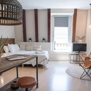 https://quaint-urban-studio-steps-away-from-las-ramblas.topbarcelonahotels.com